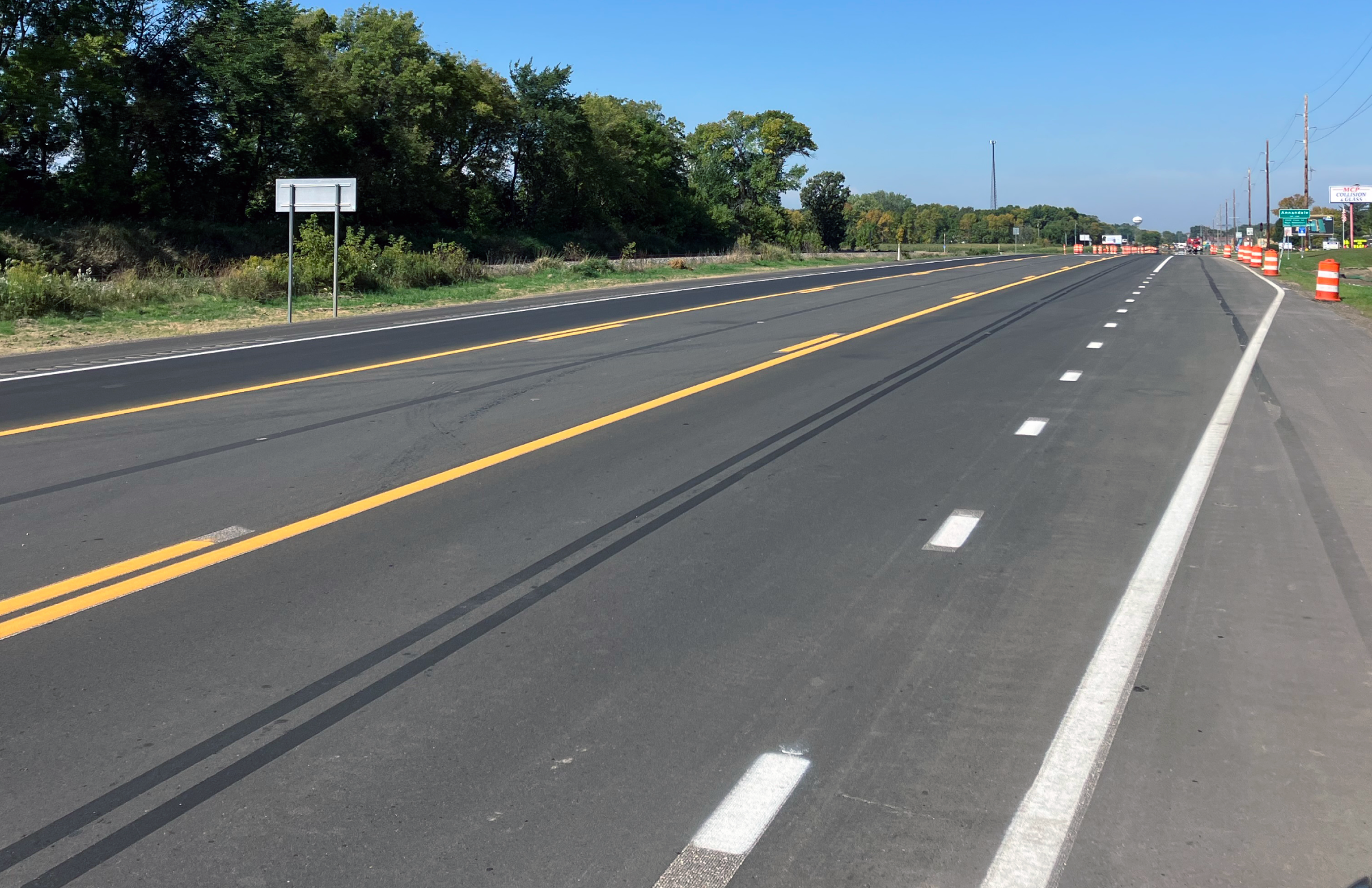 Photo of completed road Hwy 55 widened and a center turn lane added between Poplar Ave. and Annandale Blvd.